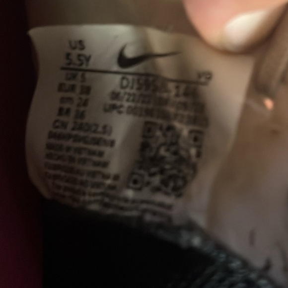 Soccer cleats and softball cleats - Picture 3 of 4